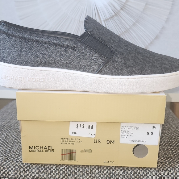 Shoes - Picture 5 of 6